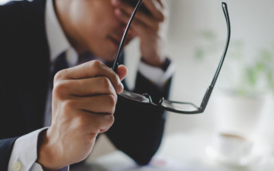 ¿Qué significa ver destellos de luz en los ojos? Descubre el motivo